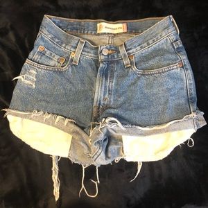 Woman’s Levi shorts